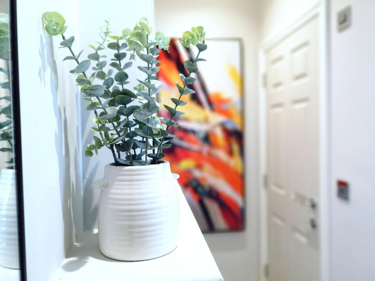 Stunning Modern Apartment Sleeps 4 - 6 Min Walk From Golden Beaches-Free Parking Bournemouth Esterno foto
