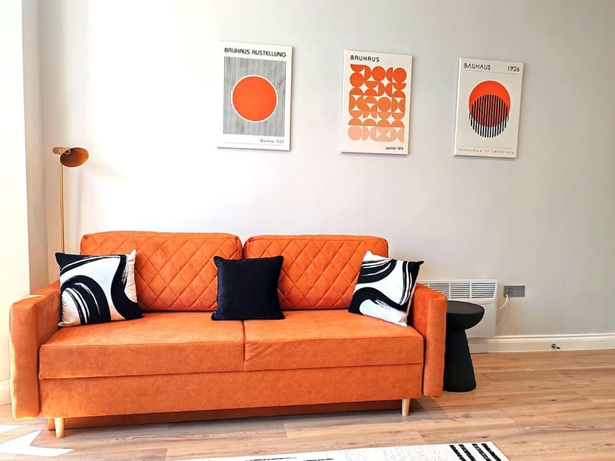 Stunning Modern Apartment Sleeps 4 - 6 Min Walk From Golden Beaches-Free Parking Bournemouth Esterno foto