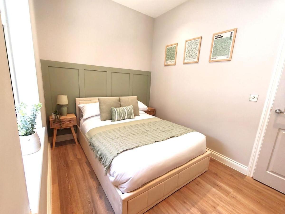 Stunning Modern Apartment Sleeps 4 - 6 Min Walk From Golden Beaches-Free Parking Bournemouth Esterno foto