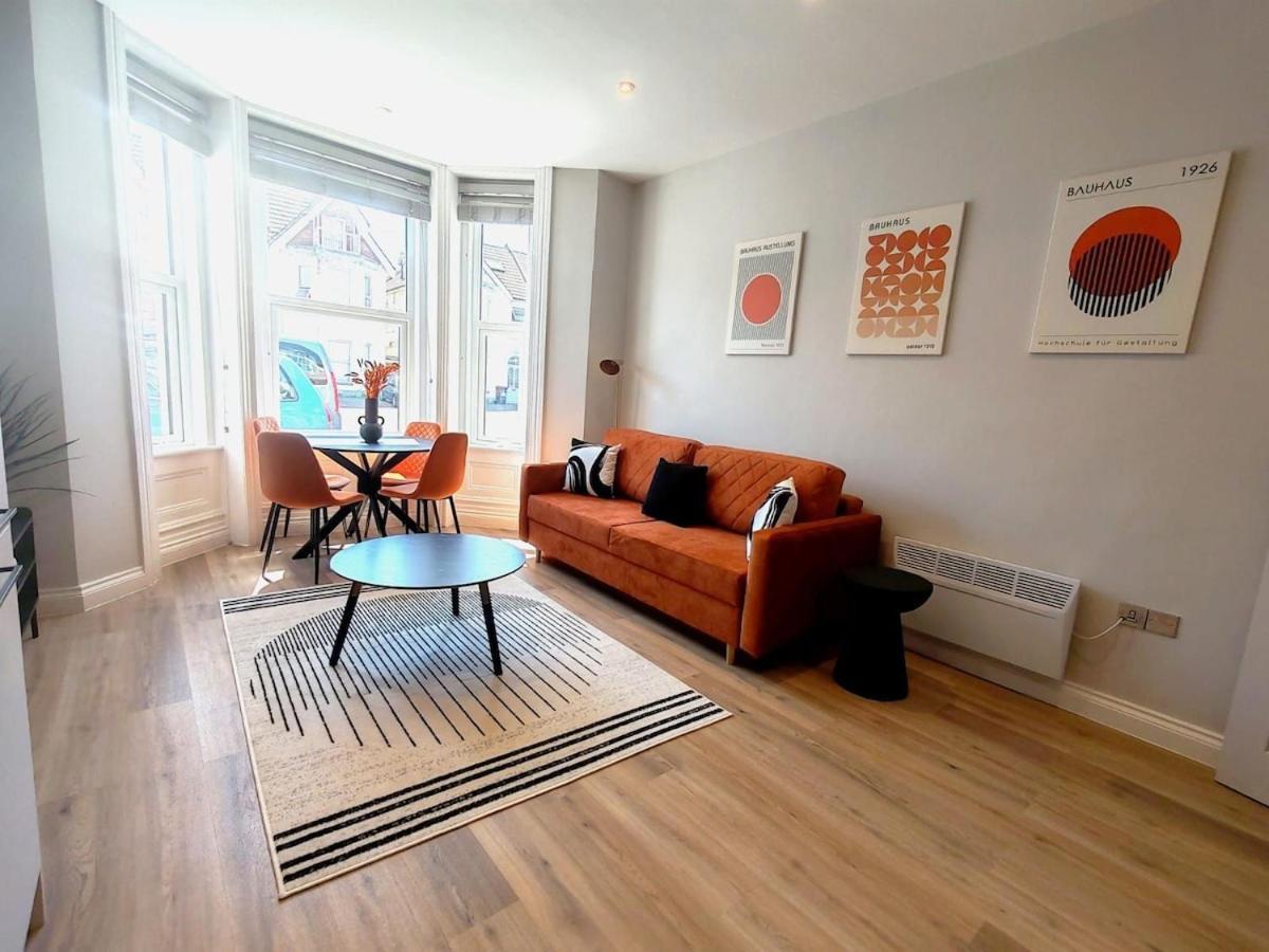 Stunning Modern Apartment Sleeps 4 - 6 Min Walk From Golden Beaches-Free Parking Bournemouth Esterno foto