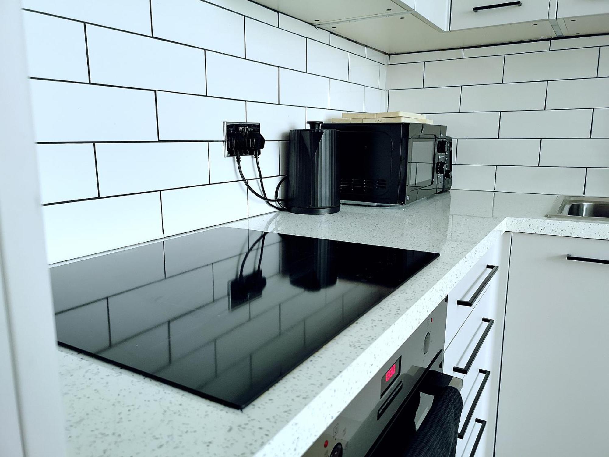 Stunning Modern Apartment Sleeps 4 - 6 Min Walk From Golden Beaches-Free Parking Bournemouth Esterno foto