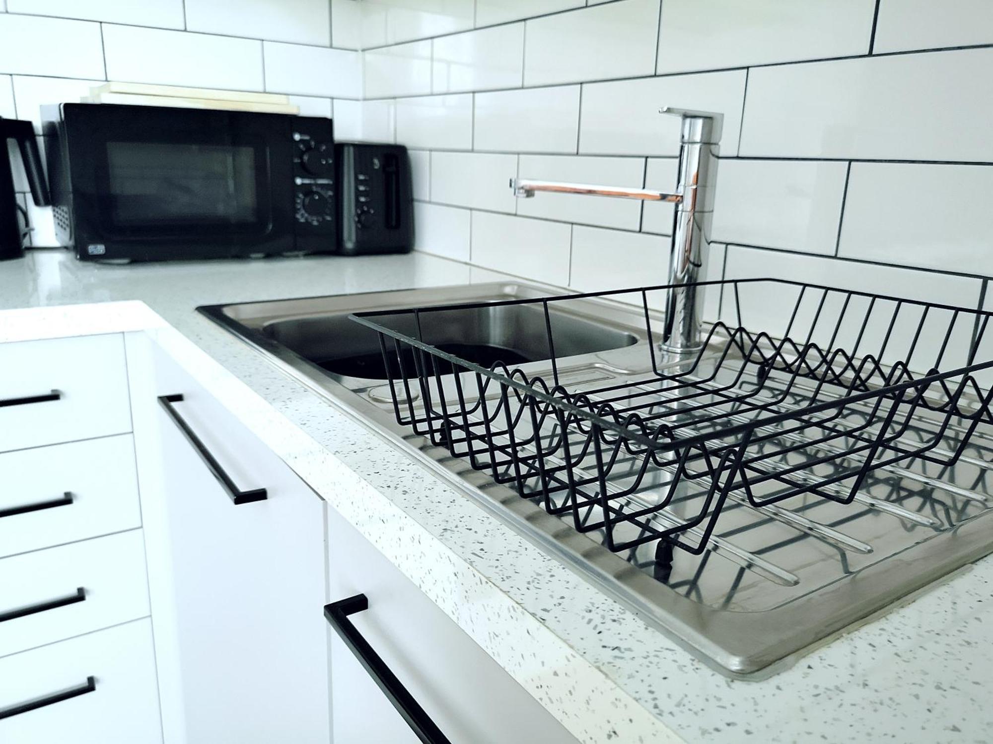 Stunning Modern Apartment Sleeps 4 - 6 Min Walk From Golden Beaches-Free Parking Bournemouth Esterno foto